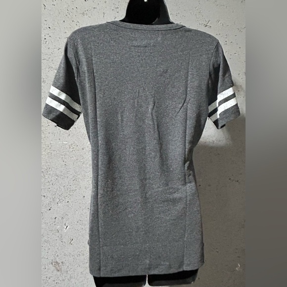 #073 Sz S Charcoal V-Neck Tee - NIP | Izzy & Liv - Picture 3 of 5